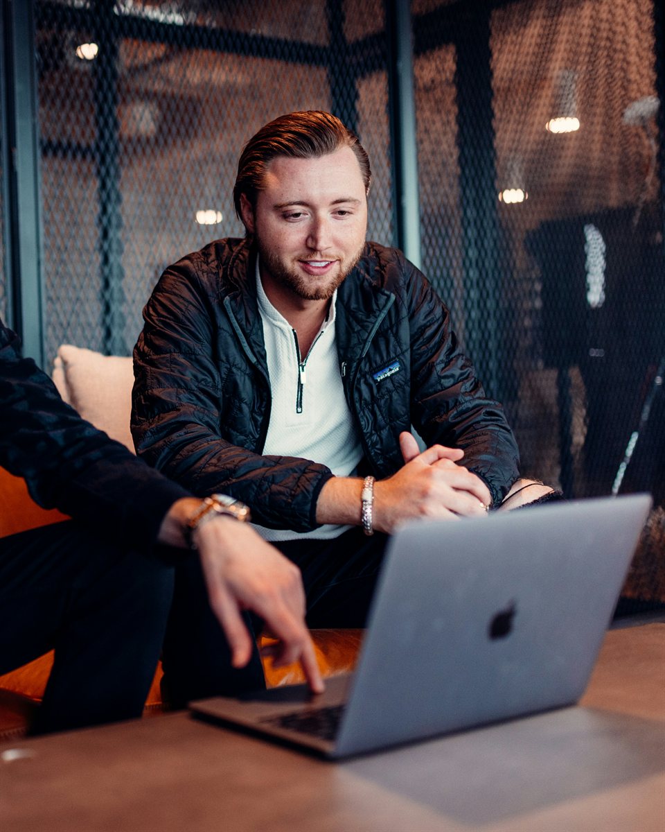 Accountmanager in gesprek met een klant