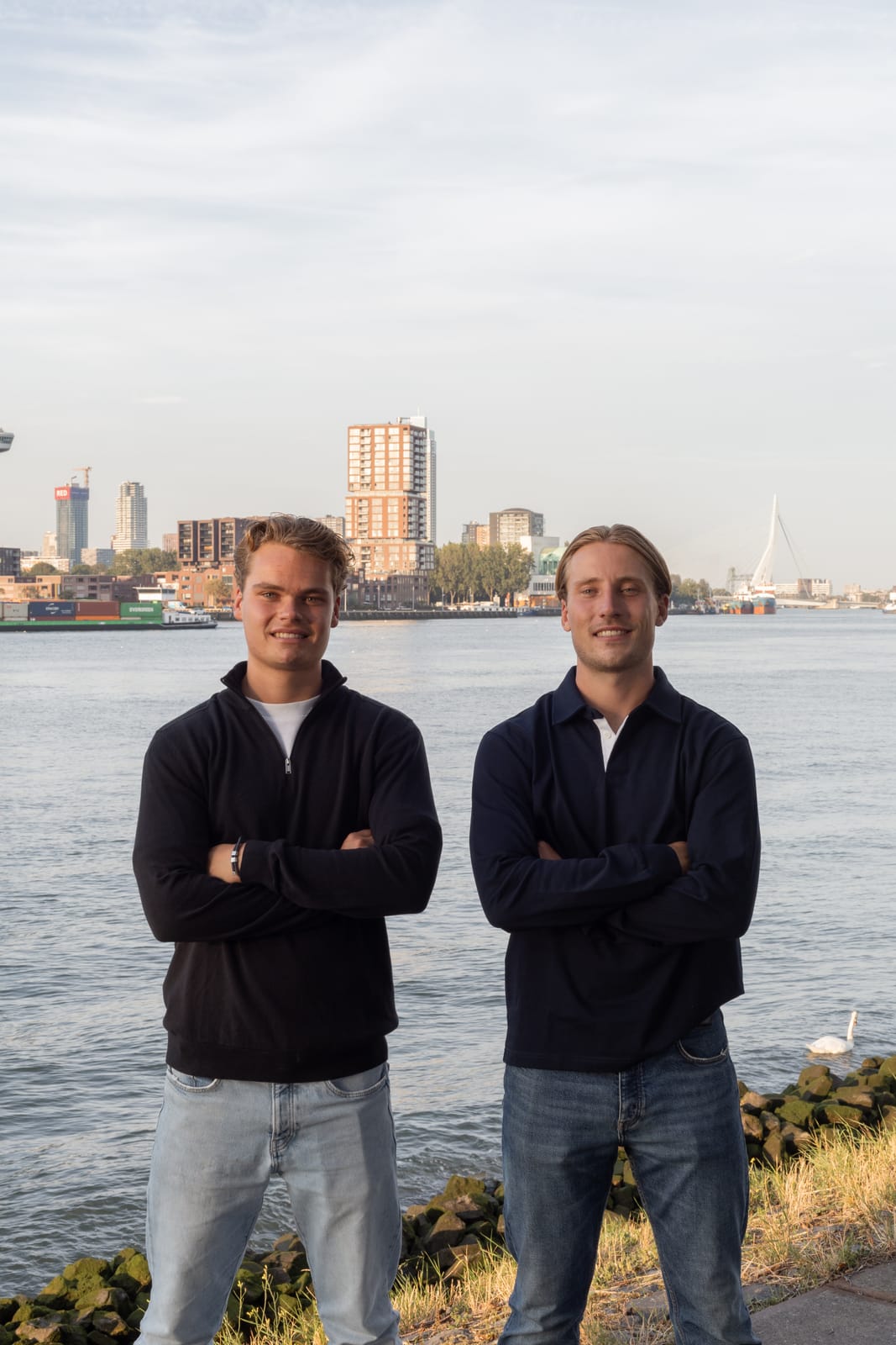 Koen en Mick aan de Maas in Rotterdam